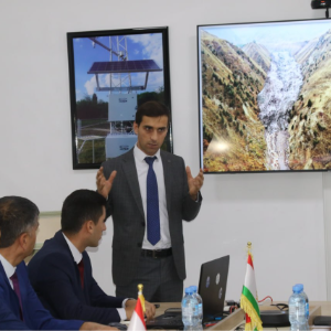 Пресс-конференция с представителями республиканского телевидения и радио Таджикистана о характеристике движения ледника Дехдал (Дидал)