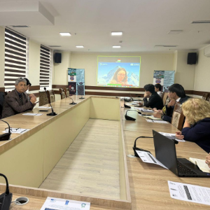 The Hydrometeorology Agency held a meeting with an international expert on NAP and SAP screening for the cryosphere.