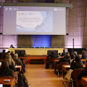 Чорабинии канорӣ: хатарҳои таназзули пиряхҳо ва таъсири он ба рушди устувор